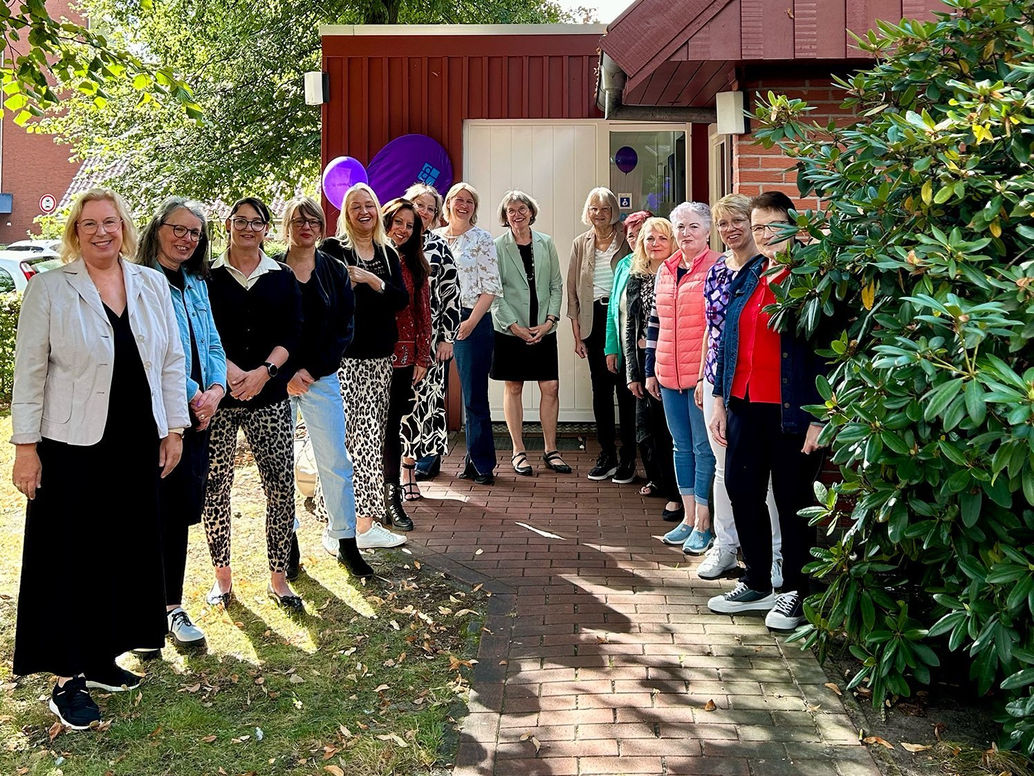 Marlies Kleefeld im Kreise ihrer Kolleginnen.