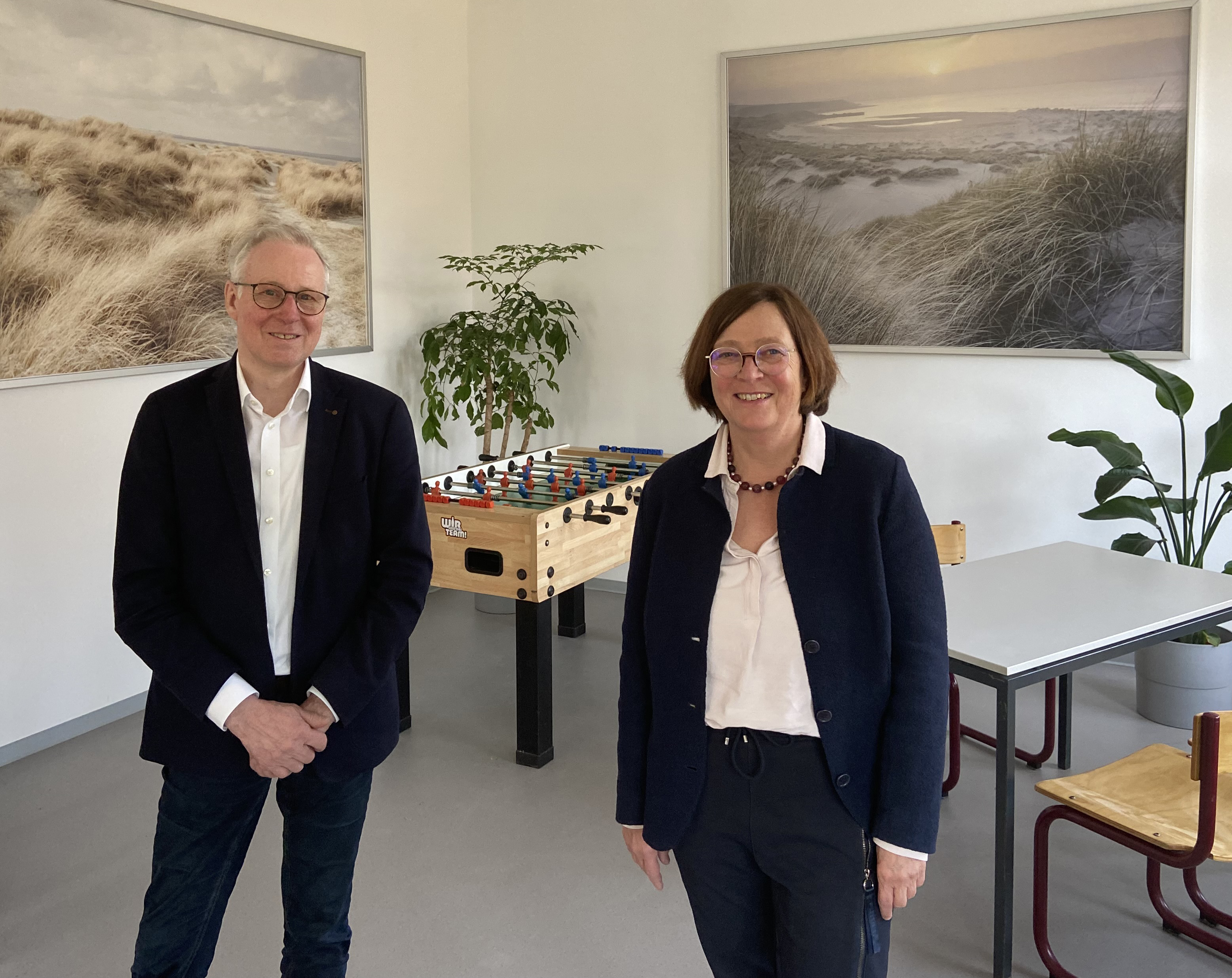 Gemeinsam mit Diakonie-Vorstand Thomas Feld (links) besuchte Sozialdezernentin Dagmar Sachse den neuen Standort vor der Eröffnung. Foto: Kerstin Kempermann