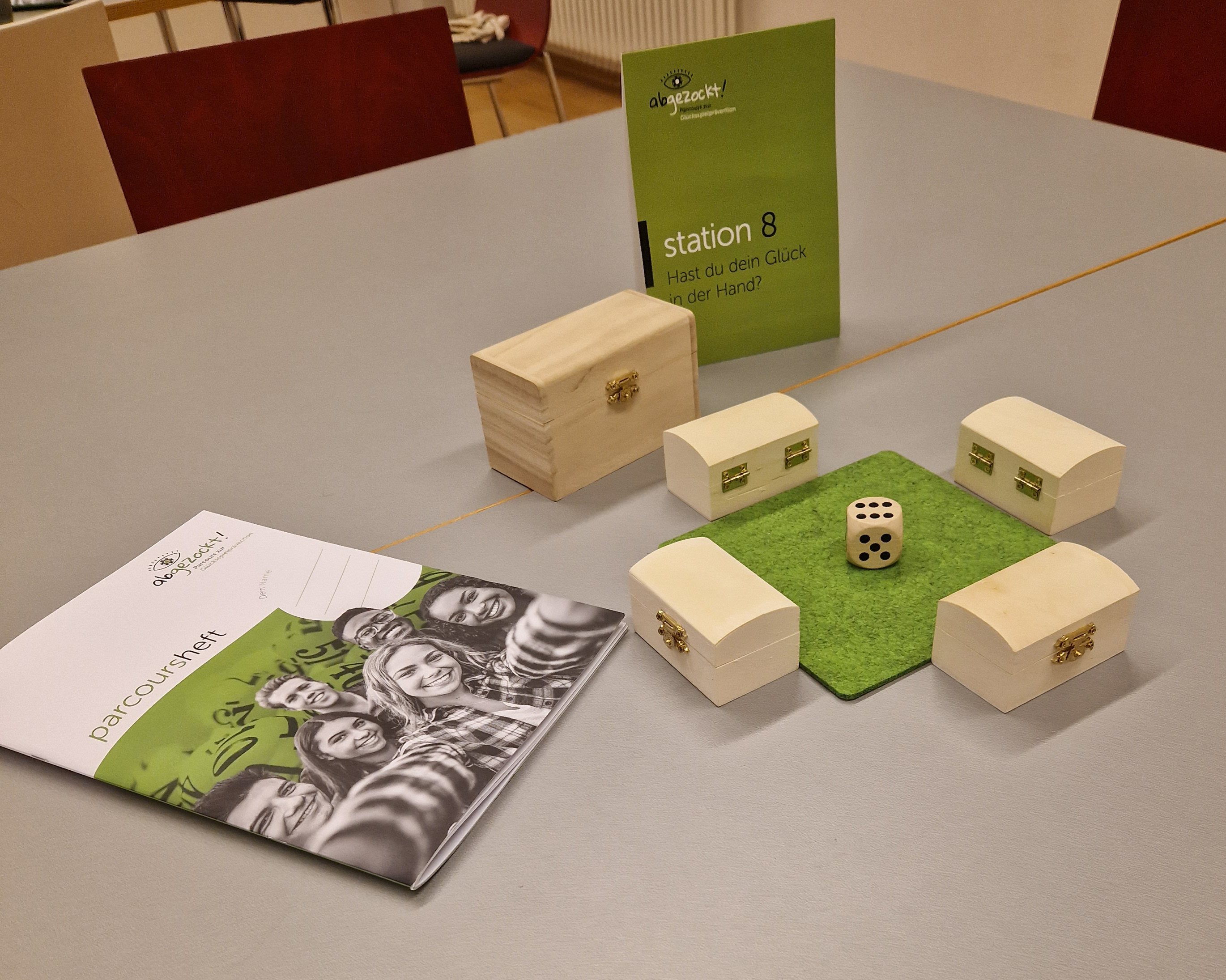 Die Schülerinnen und Schüler absolvierten die verschiedenen Stationen des Präventionsparcours. Foto: Fachstelle Sucht im Ammerland