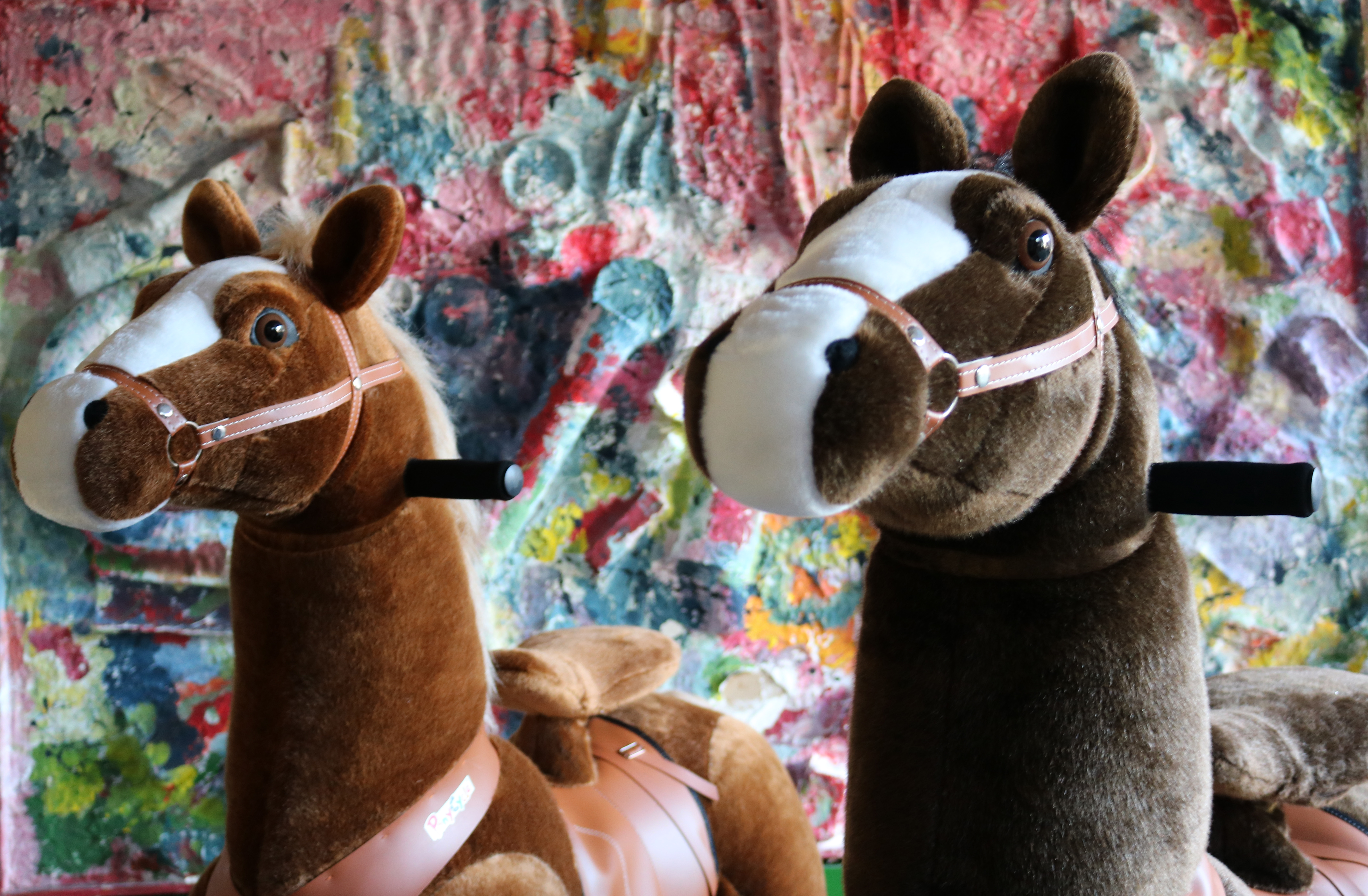 Die Hoppel-Pferde sind die Nikolausüberaschung für die Kinder und Jugendlichen im Haus Regenbogen.