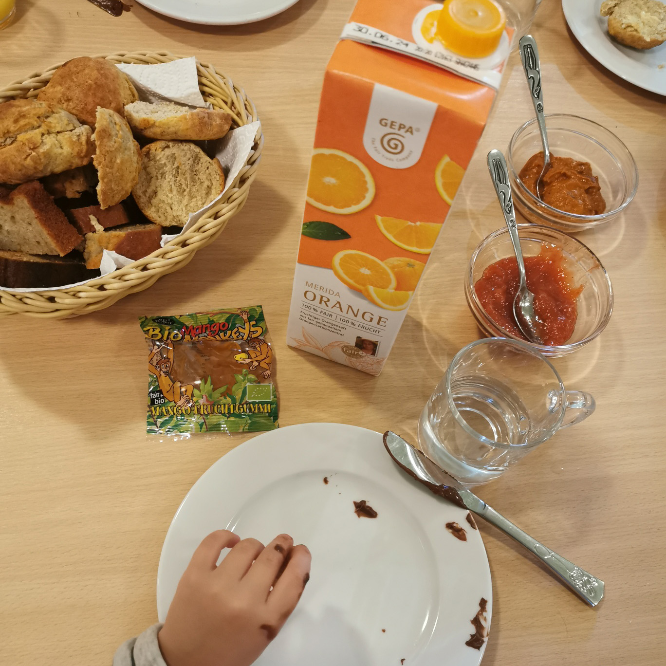 Das faire Frühstück kam bei den Kindern sehr gut an. foto. DiKiTa